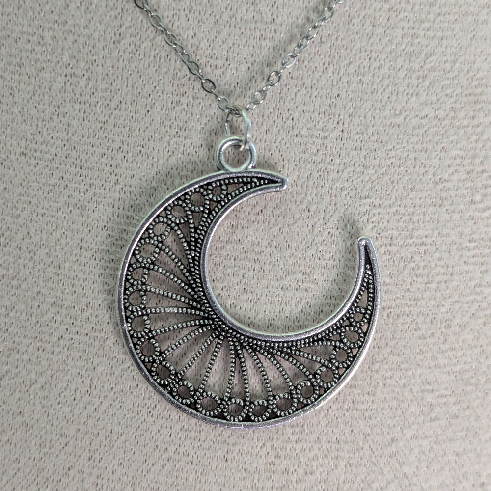 Elegant Silver Crescent Moon Pendant Necklace
